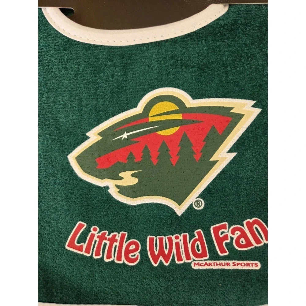NHL Minnesota Wild Baby Bib Little Wild Fan Bib Green Hockey NWT Snap Closure